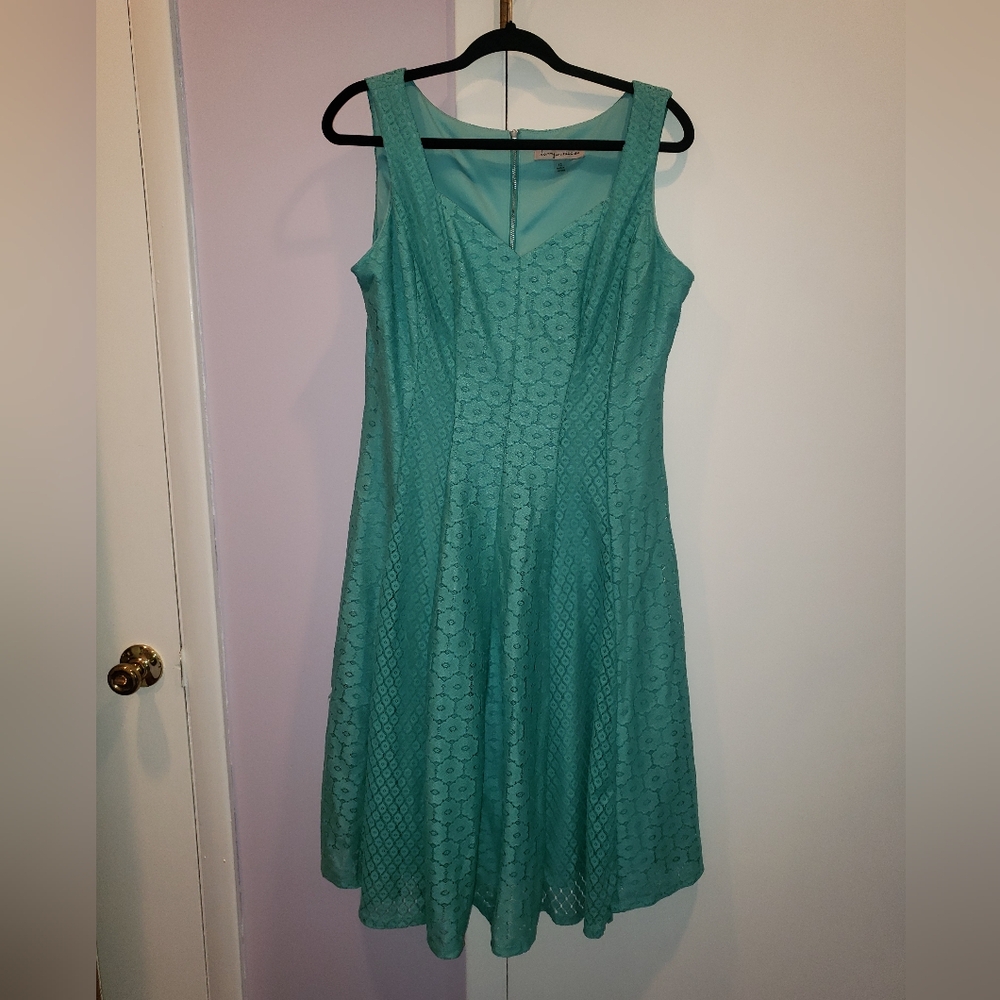 Beautiful teal sleeveless dress, back zip, fully lined, has pockets